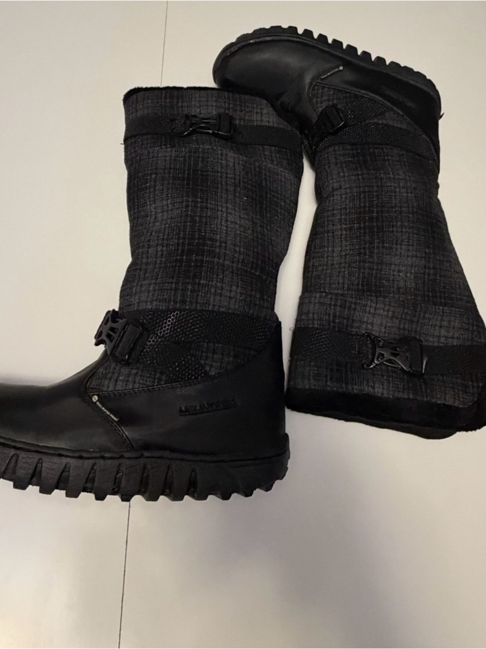 Mountrek Lisa Cross Straps Snow boots with Grip Sole Black & Gray Tweed Plaid